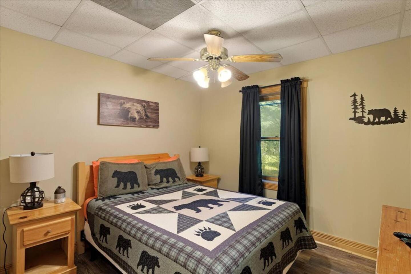 5Br Smoky Cabin Hot Tub, Games, 1 Mi To Parkway Pigeon Forge Dış mekan fotoğraf
