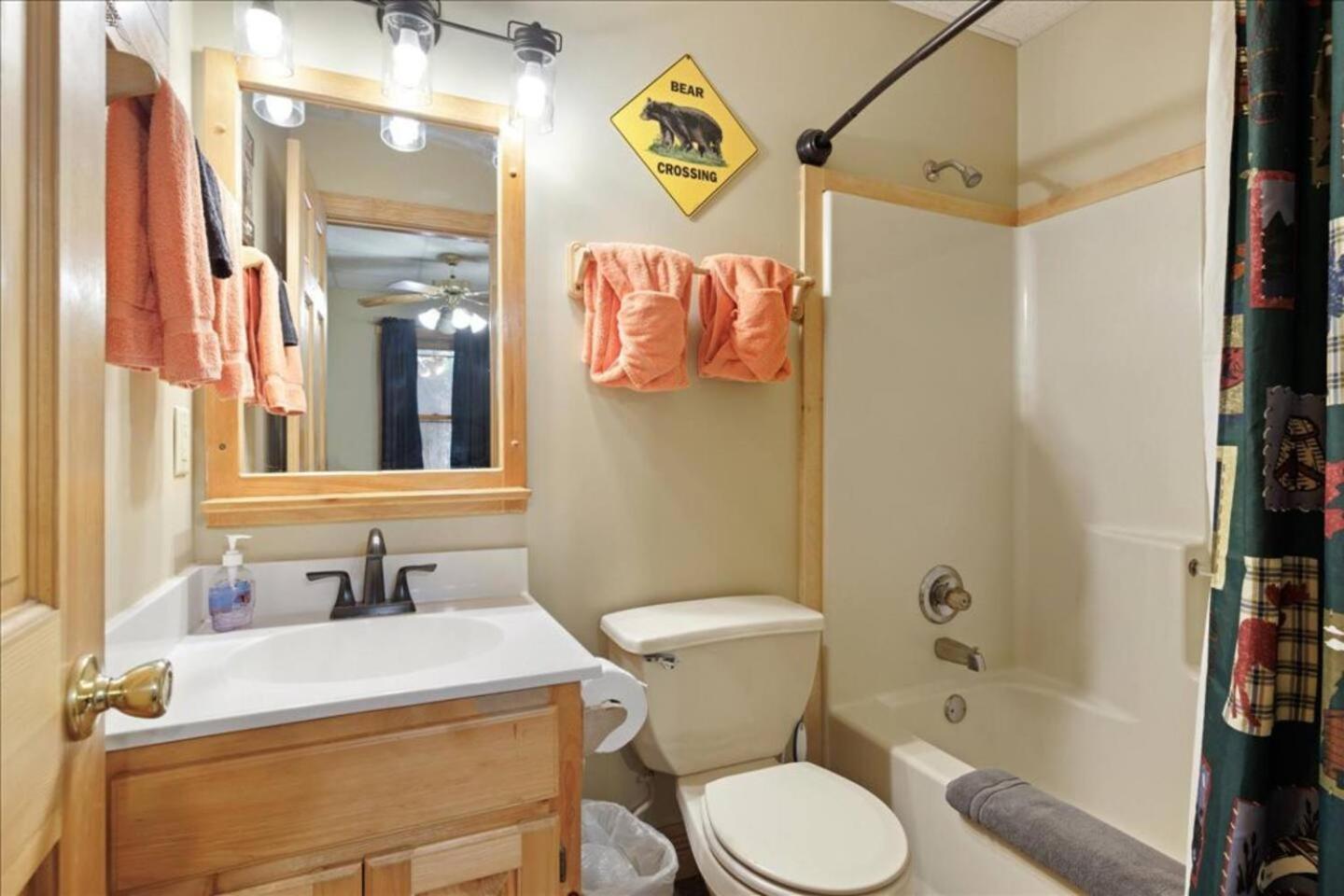 5Br Smoky Cabin Hot Tub, Games, 1 Mi To Parkway Pigeon Forge Dış mekan fotoğraf